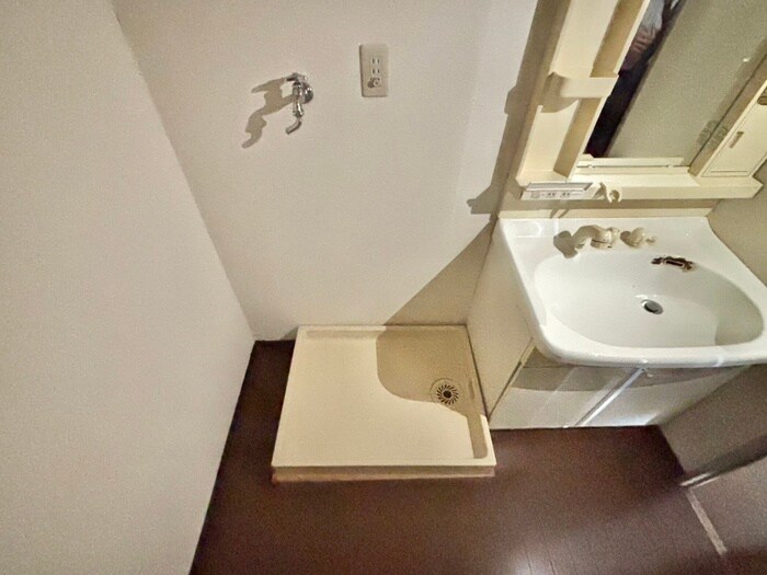 物件内観写真12　(洗濯機置場)