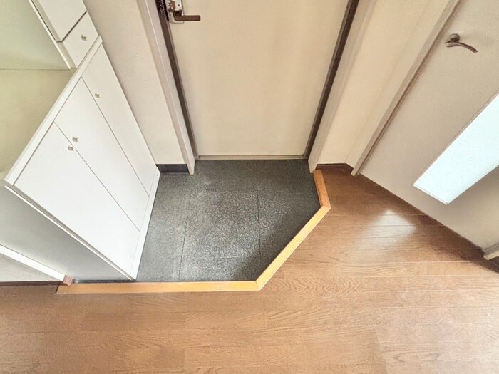 物件内観写真16　(玄関)