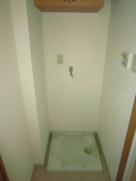 物件内観写真14　(洗濯機置場)