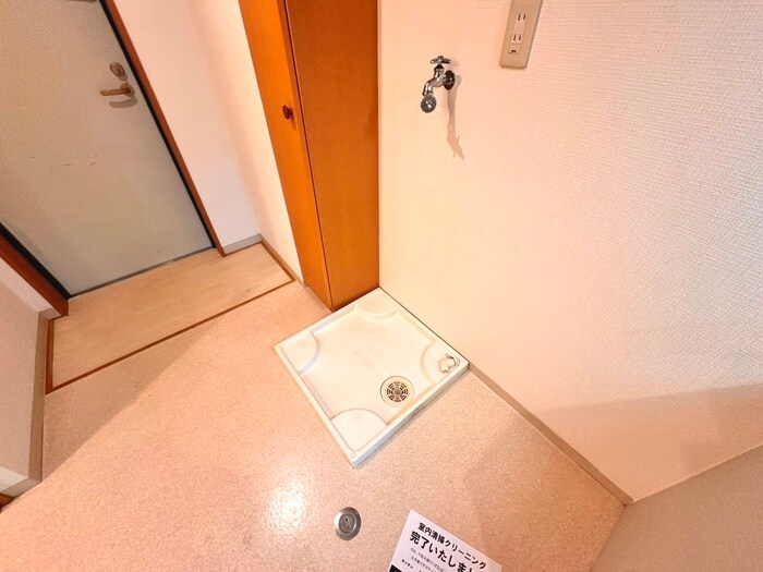 物件内観写真15　(洗濯機置場)