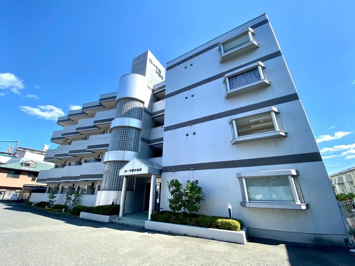 物件外観写真1　(エントランス部分)