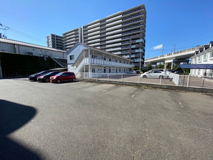 物件外観写真2　(駐車場)
