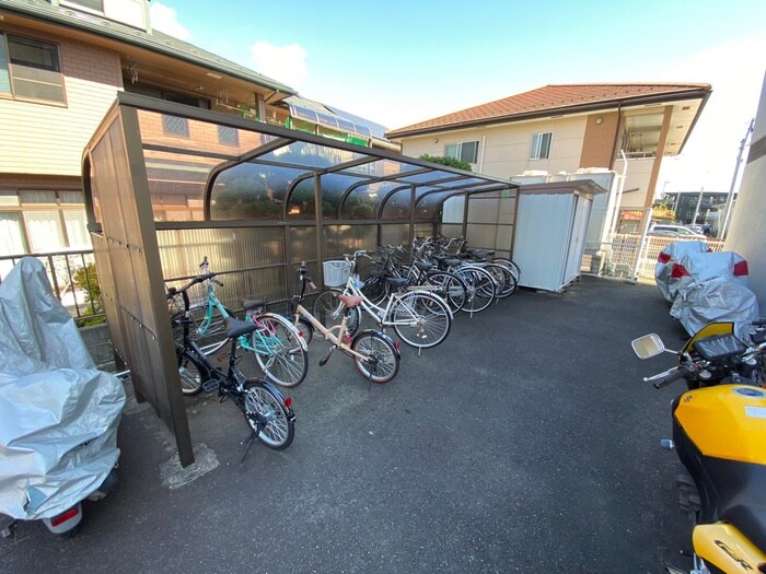 物件外観写真3　(駐輪場)