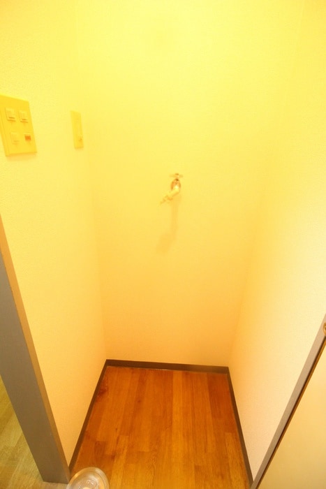 物件内観写真10　(洗濯機置場)