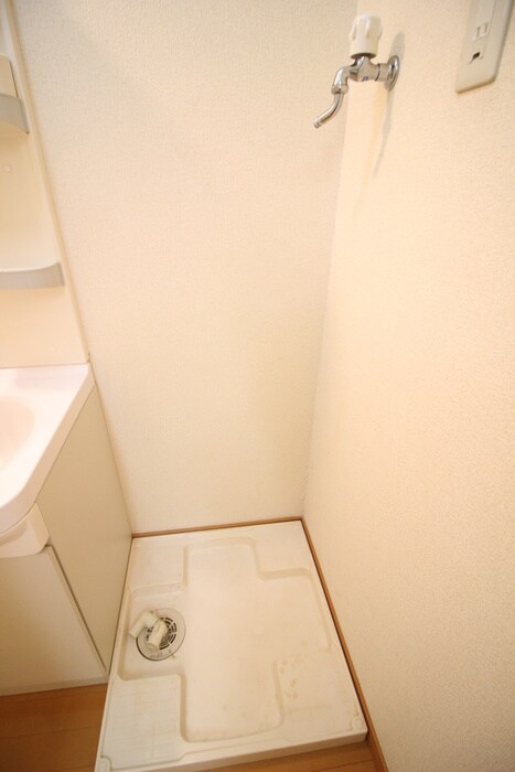 物件内観写真15　(洗濯機置場)