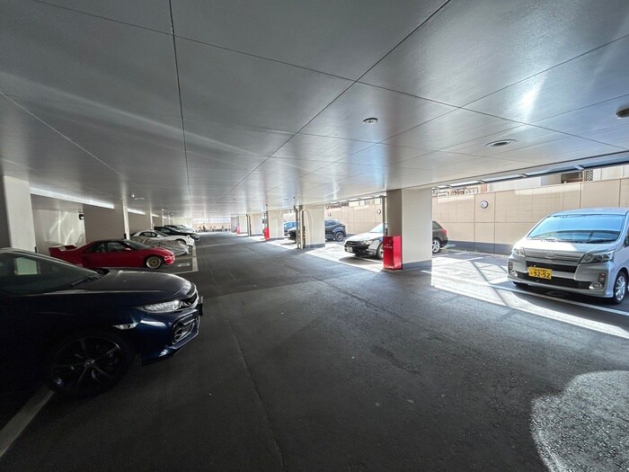 物件外観写真4　(駐車場)