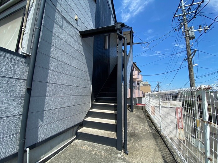 物件外観写真4　(エントランス部分)