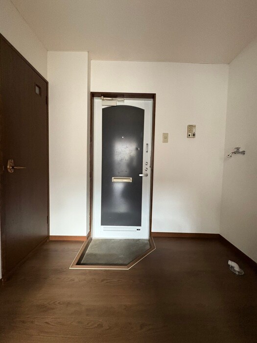 物件内観写真13　(玄関)