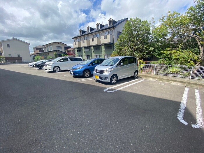 物件外観写真4　(駐車場)
