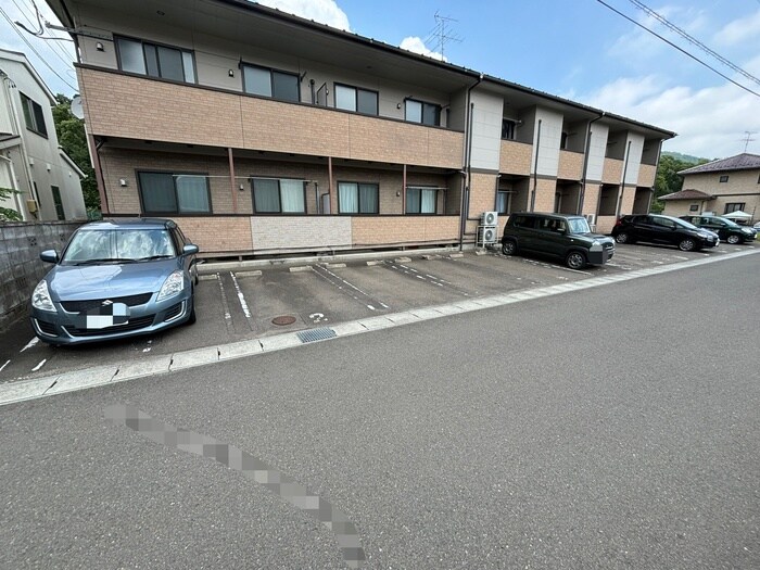 物件外観写真3　(駐車場)