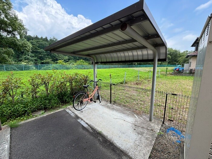 物件外観写真4　(駐輪場)
