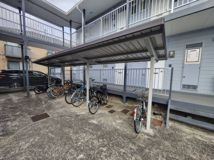 物件外観写真4　(駐輪場)