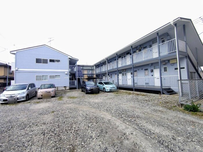 物件外観写真5　(駐車場)