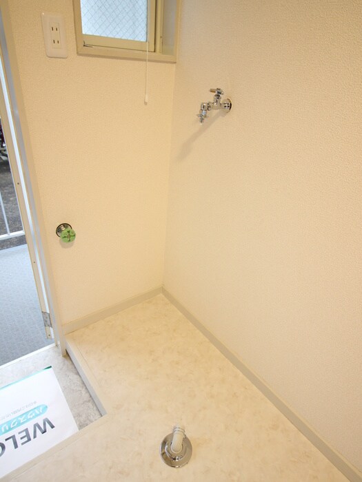 物件内観写真13　(洗濯機置場)