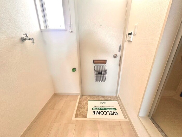 物件内観写真18　(玄関)