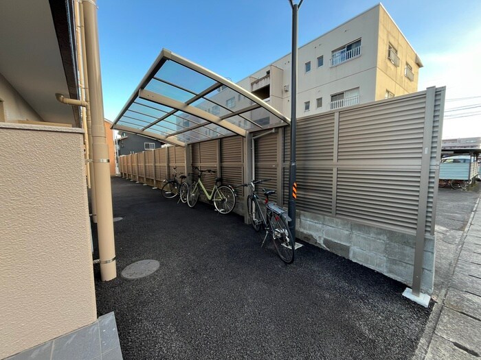 物件外観写真3　(駐輪場)
