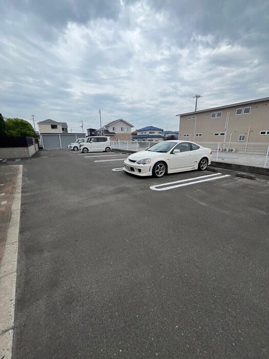 物件外観写真3　(駐車場)