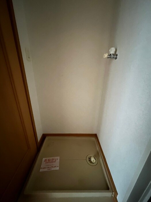 物件内観写真13　(洗濯機置場)