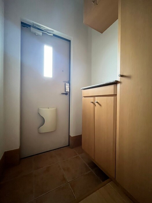 物件内観写真16　(玄関)