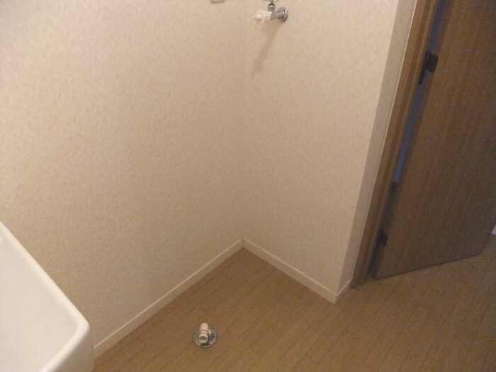 物件内観写真14　(洗濯機置場)