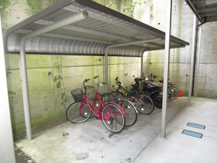 物件外観写真3　(駐輪場)