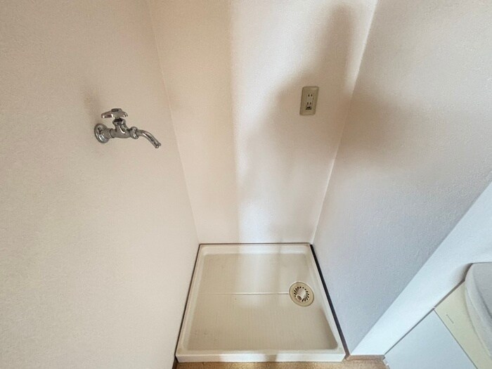 物件内観写真14　(洗濯機置場)