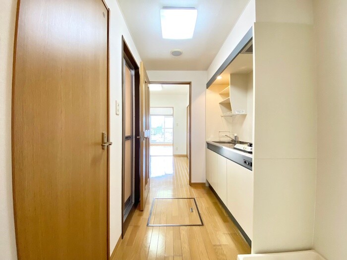 物件内観写真16　(廊下)