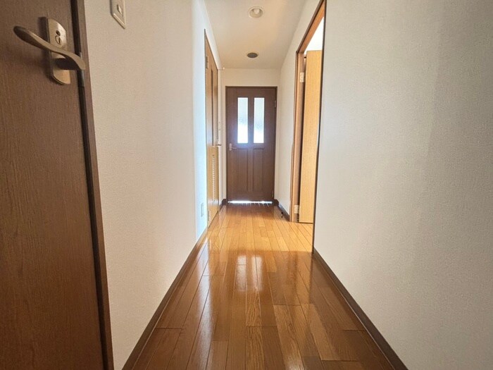 物件内観写真18　(廊下)