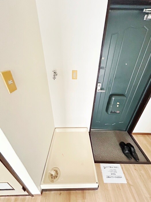 物件内観写真14　(洗濯機置場)