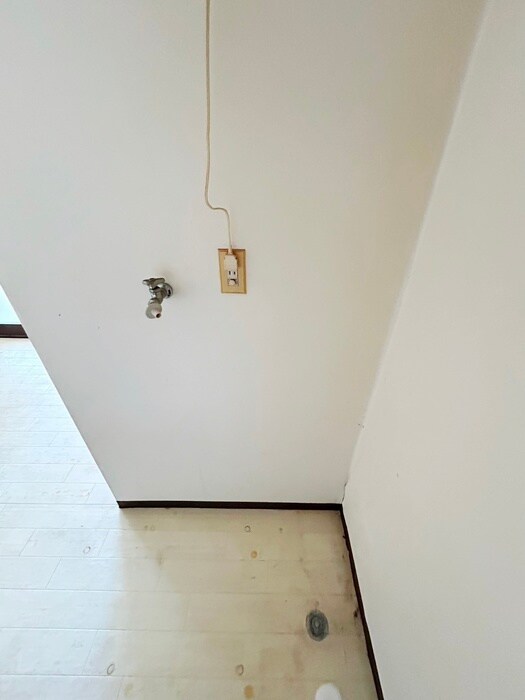 物件内観写真14　(洗濯機置場)