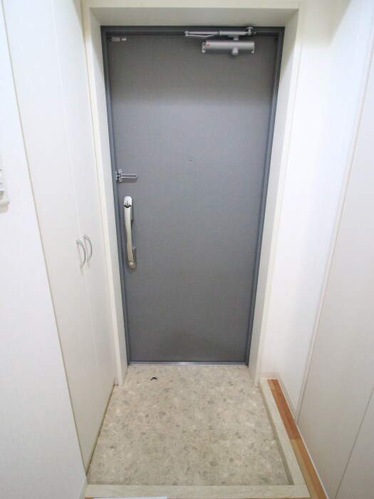 物件内観写真8　(玄関)