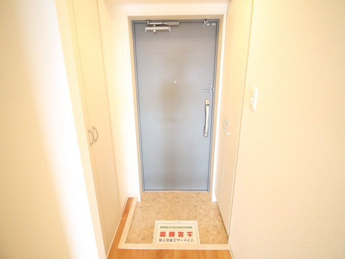 物件内観写真14　(玄関)