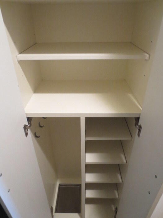 物件内観写真15　(靴箱)