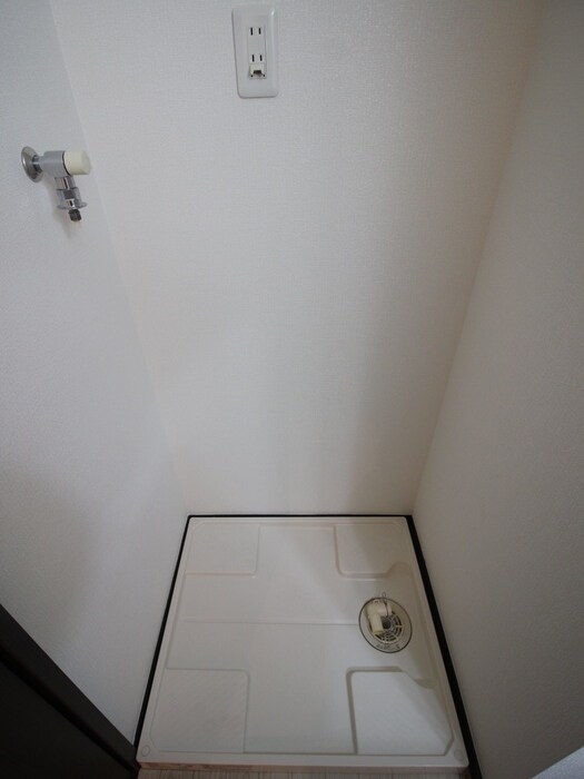 物件内観写真10　(洗濯機置場)