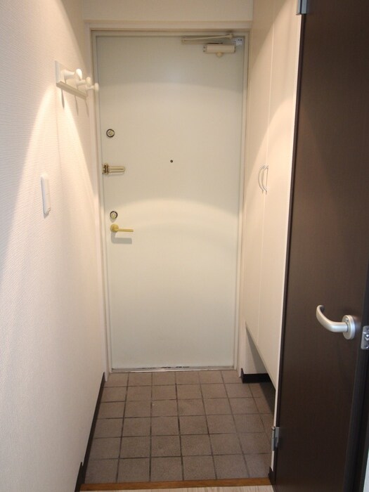 物件内観写真12　(玄関)
