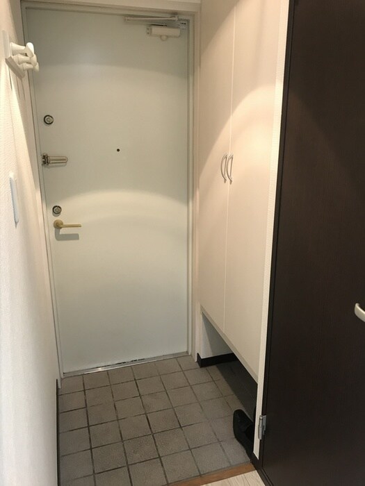 物件内観写真16　(玄関)