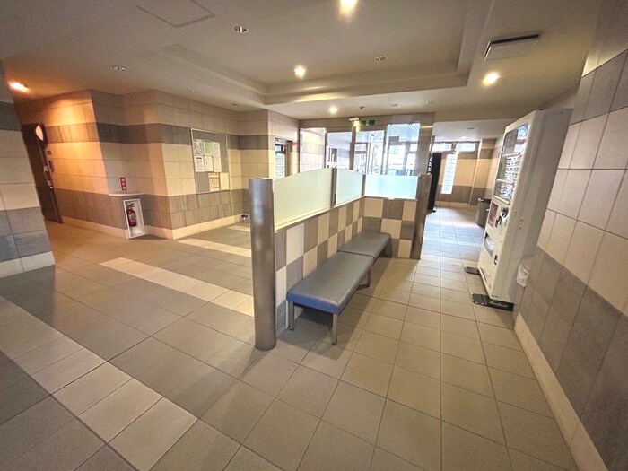 物件外観写真3　(エントランス部分)