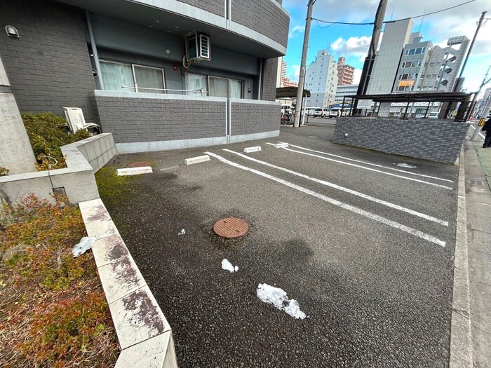 物件外観写真5　(駐車場)