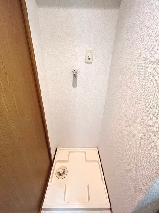 物件内観写真14　(洗濯機置場)