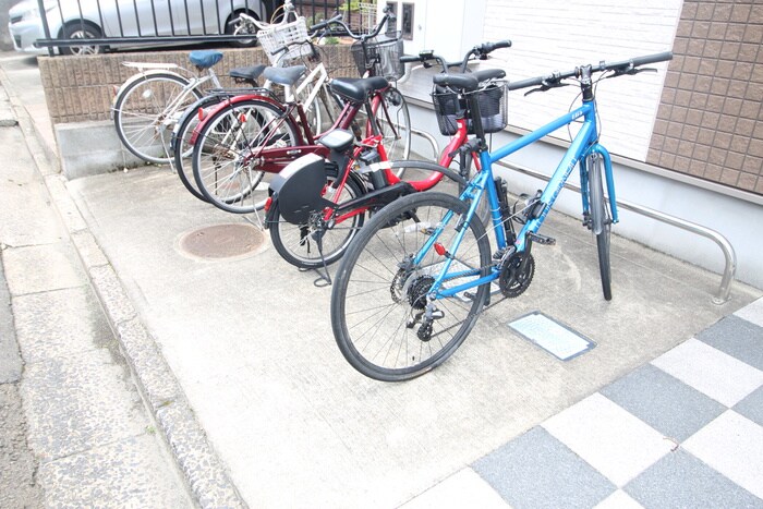 物件外観写真4　(駐輪場)