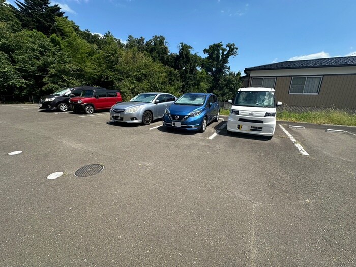 物件外観写真5　(駐車場)