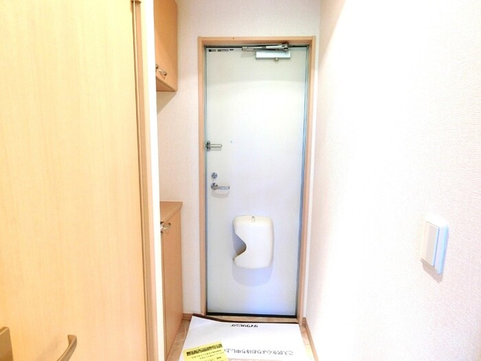物件内観写真16　(玄関)