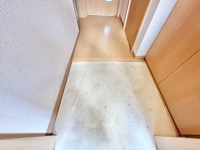 物件内観写真18　(玄関)