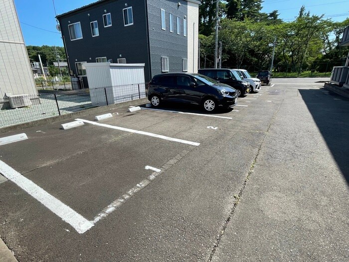 物件外観写真2　(駐車場)
