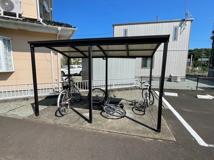 物件外観写真3　(駐輪場)