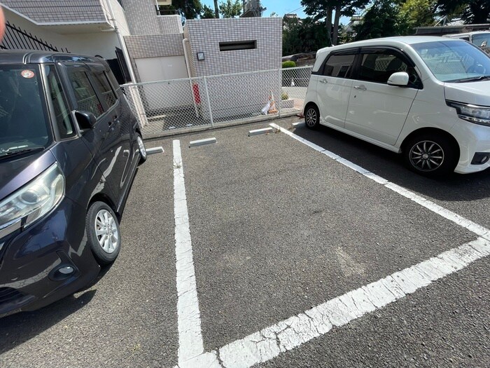 物件外観写真2　(駐車場)