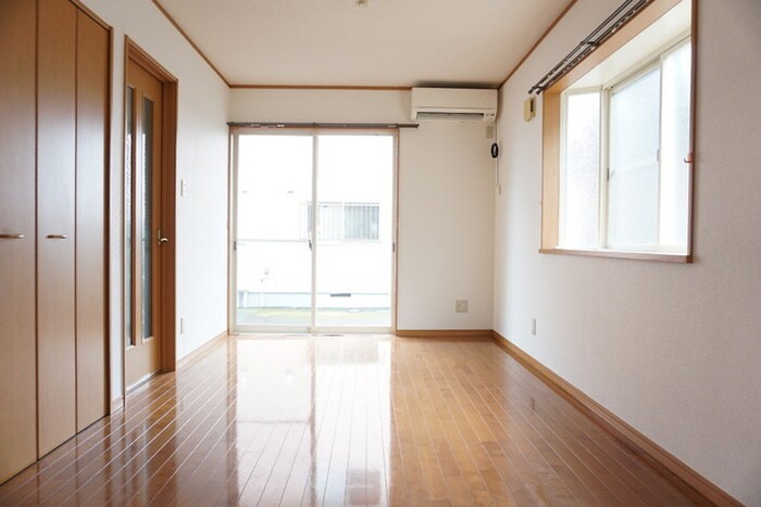 物件内観写真2　(居室)