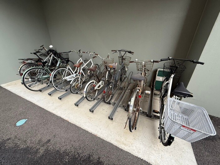 物件外観写真5　(駐輪場)
