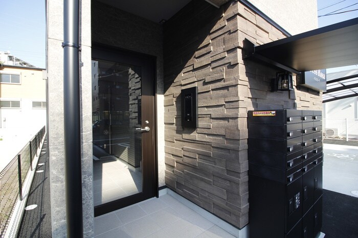 物件外観写真6　(エントランス部分)