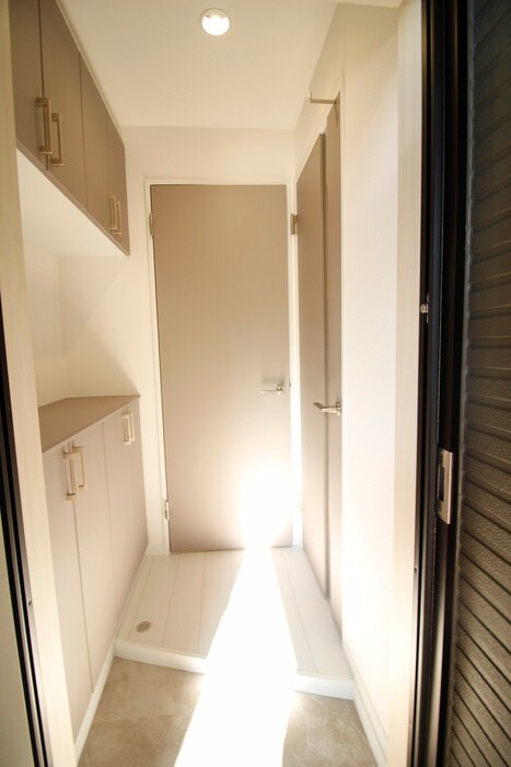 物件内観写真16　(玄関)